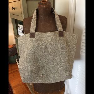 Large tote